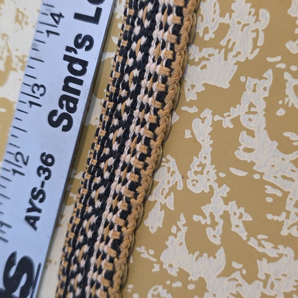 vVintage 1980s gold-tone metal fish-scale stretch belt with a flower - Picture 6 of 7